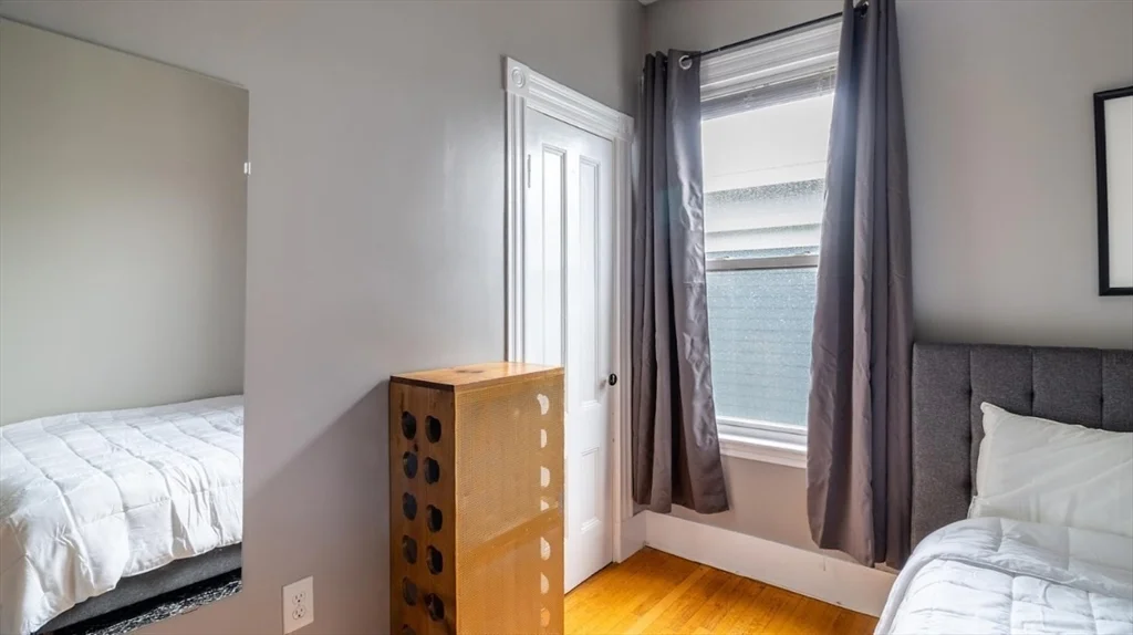 3 bed, 1 bath apartment for rent at 106 Beacon St Unit 3, Union Square — photo 8 of 12