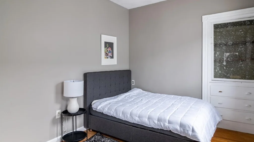 3 bed, 1 bath apartment for rent at 106 Beacon St Unit 3, Union Square — photo 11 of 12