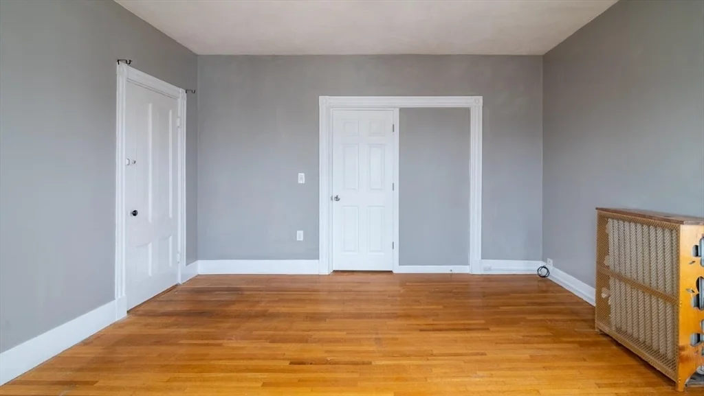 3 bed, 1 bath apartment for rent at 106 Beacon St Unit 3, Union Square — photo 4 of 12