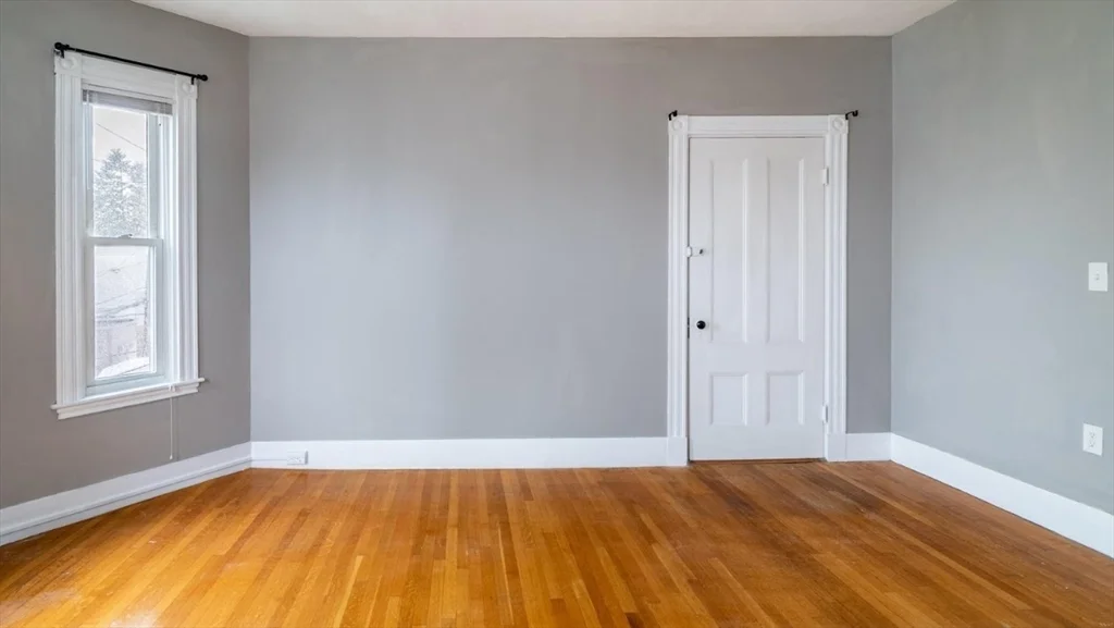 3 bed, 1 bath apartment for rent at 106 Beacon St Unit 3, Union Square — photo 5 of 12