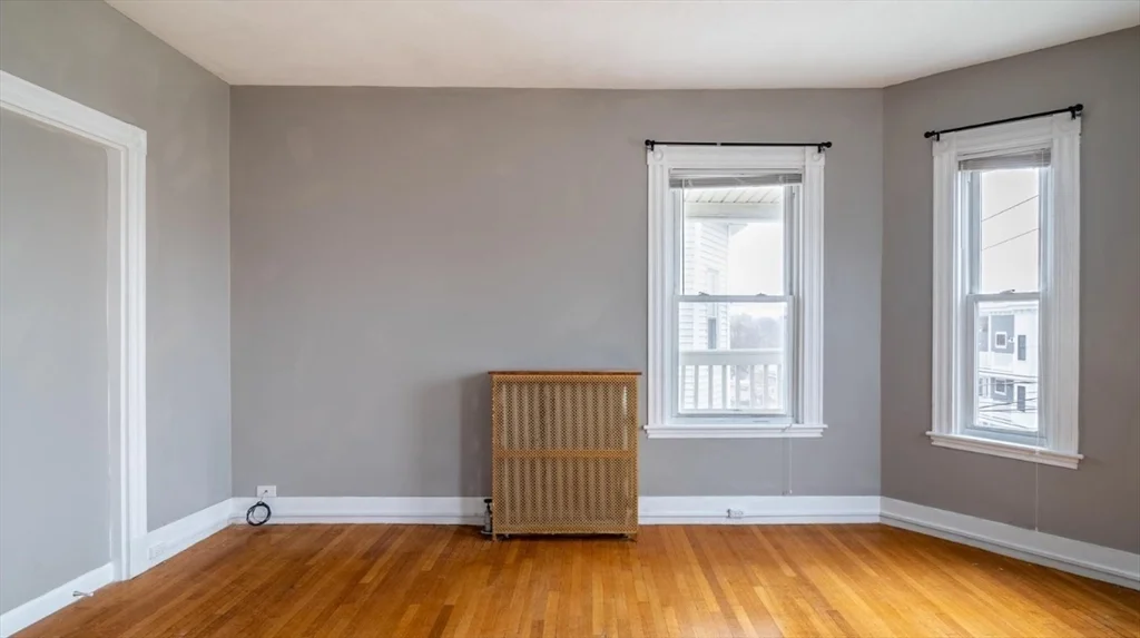 3 bed, 1 bath apartment for rent at 106 Beacon St Unit 3, Union Square — photo 3 of 12