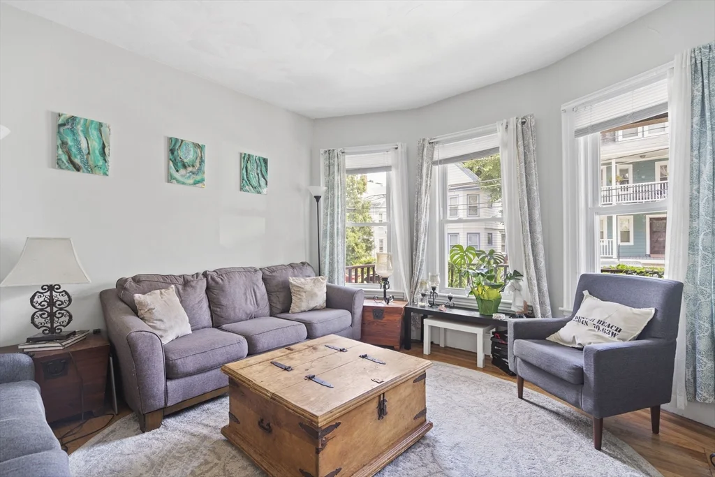 4 bed, 2 bath apartment for rent at 106 Belmont St Unit 106, Spring Hill — photo 1 of 15