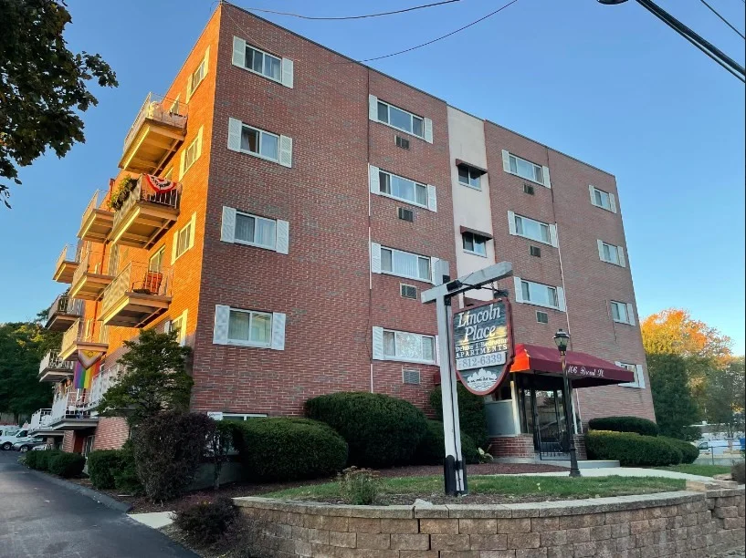 1 bed, 1 bath apartment for rent at 106 Broad St Unit 2-4, Weymouth — photo 13 of 13