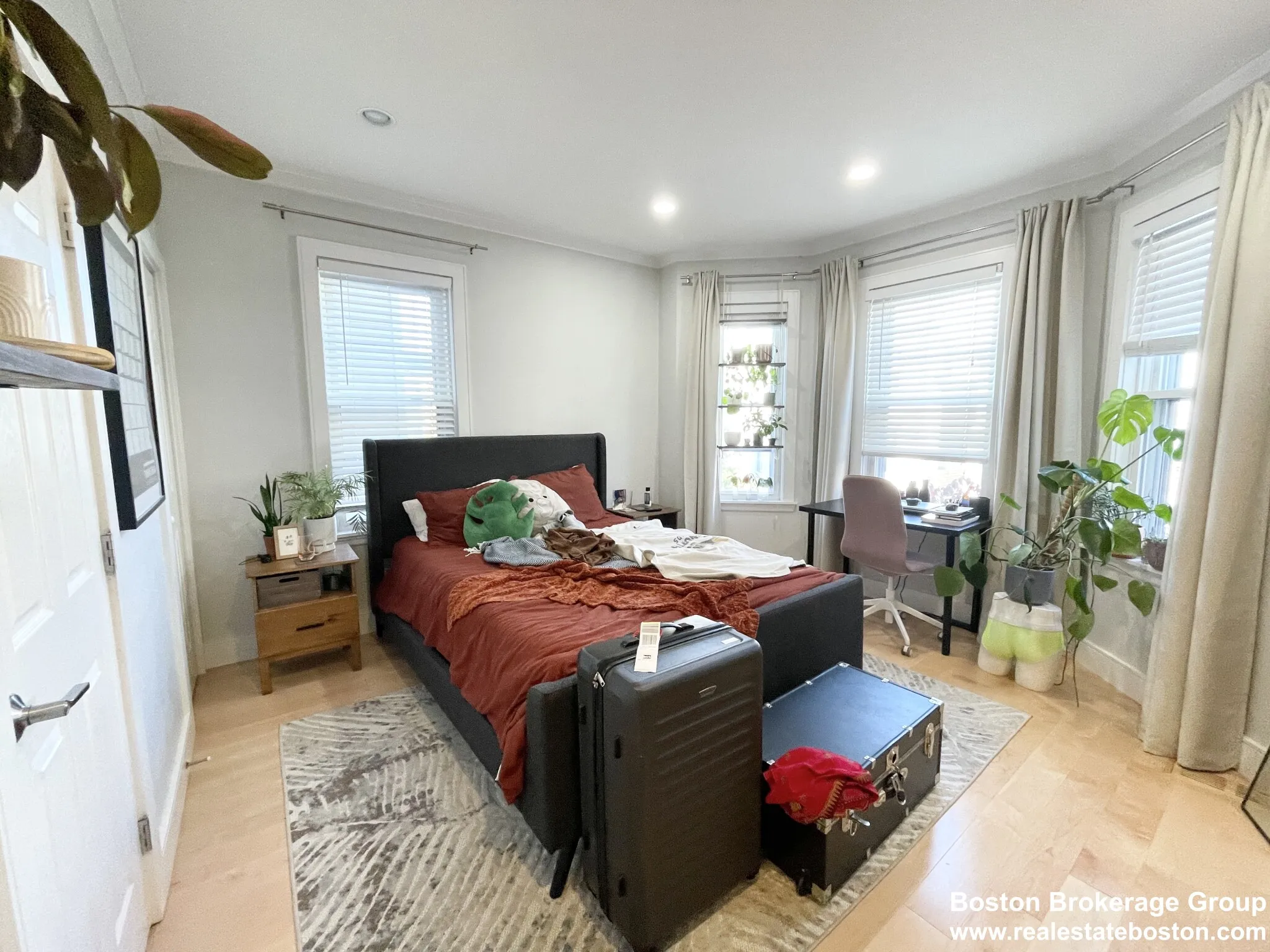 4 bed, 2 bath apartment for rent at 106 Buttonwood St Unit 106, Dorchester — photo 4 of 10