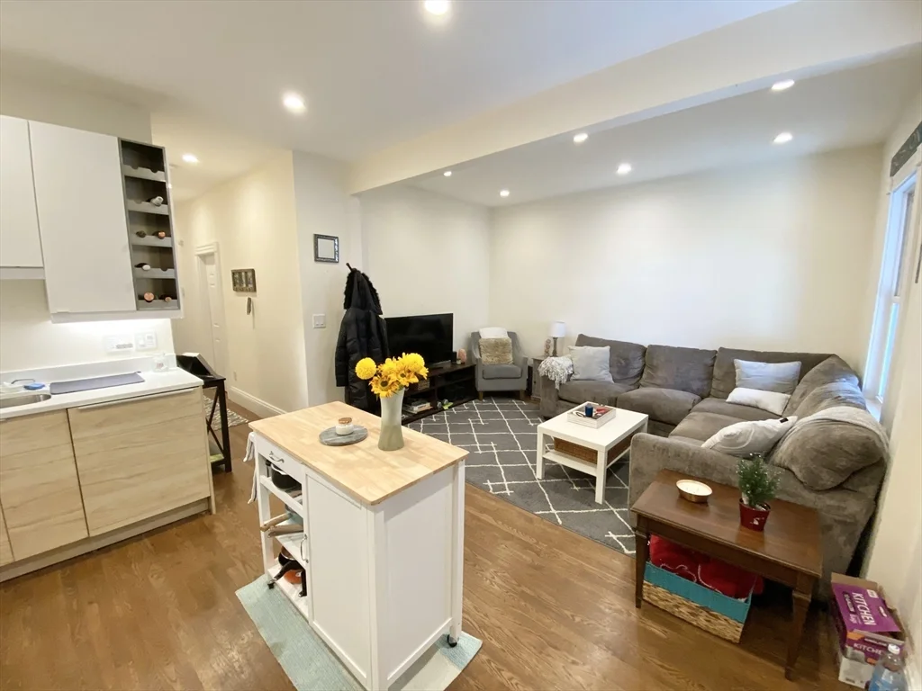 3 bed, 1 bath apartment for rent at 106 Buttonwood Unit 2, Dorchester — photo 2 of 15