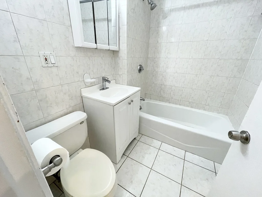 3 bed, 1 bath apartment for rent at 106 Buttonwood Unit 2, Dorchester — photo 13 of 15