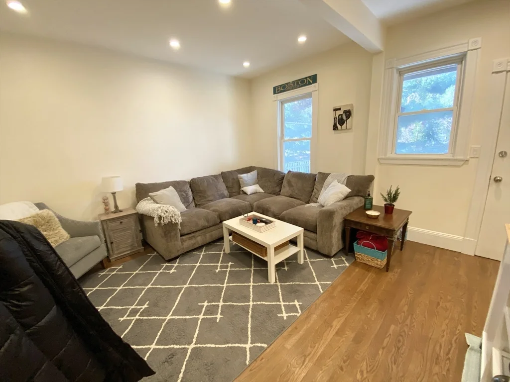 3 bed, 1 bath apartment for rent at 106 Buttonwood Unit 2, Dorchester — photo 4 of 15