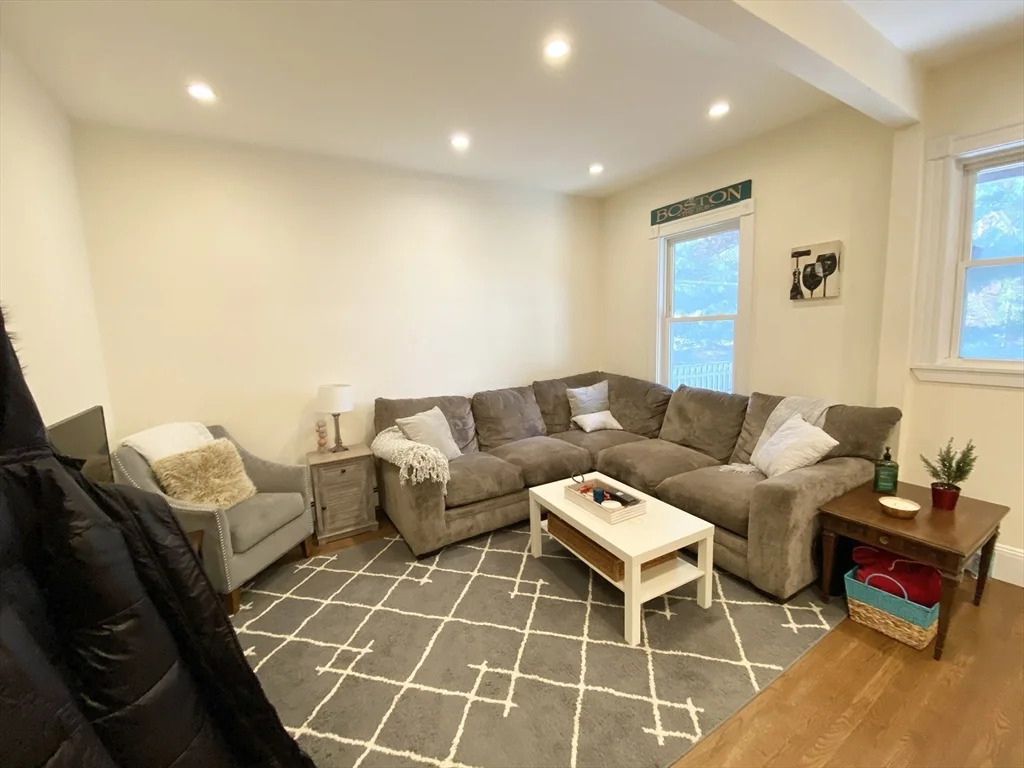 3 bed, 1 bath apartment for rent at 106 Buttonwood Unit 2, Dorchester — photo 3 of 15