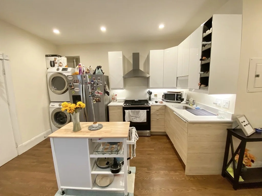 3 bed, 1 bath apartment for rent at 106 Buttonwood Unit 2, Dorchester — photo 1 of 15