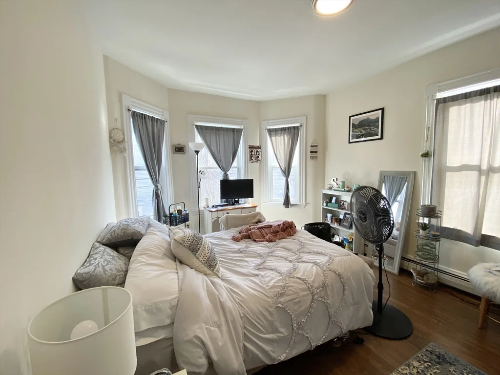 3 bed, 1 bath apartment for rent at 106 Buttonwood Unit 2, Dorchester — photo 10 of 15