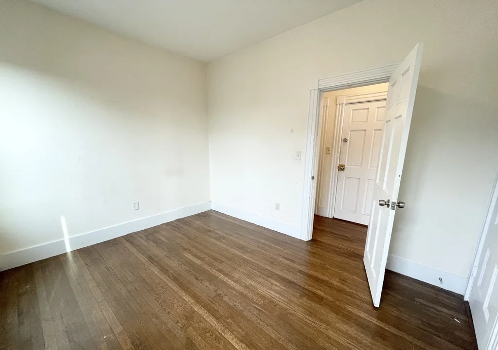 3 bed, 1 bath apartment for rent at 106 Buttonwood Unit 3, Boston — photo 7 of 9