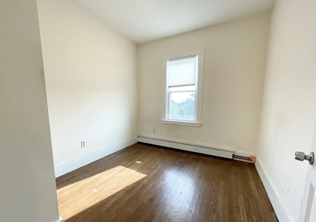 3 bed, 1 bath apartment for rent at 106 Buttonwood Unit 3, Boston — photo 6 of 9