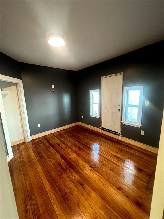 4 bed, 1 bath apartment for rent at 106 Draper St Unit 2, Dorchester — photo 3 of 11