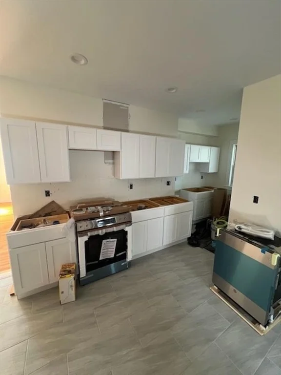4 bed, 1 bath apartment for rent at 106 Draper St Unit 2, Dorchester — photo 2 of 11