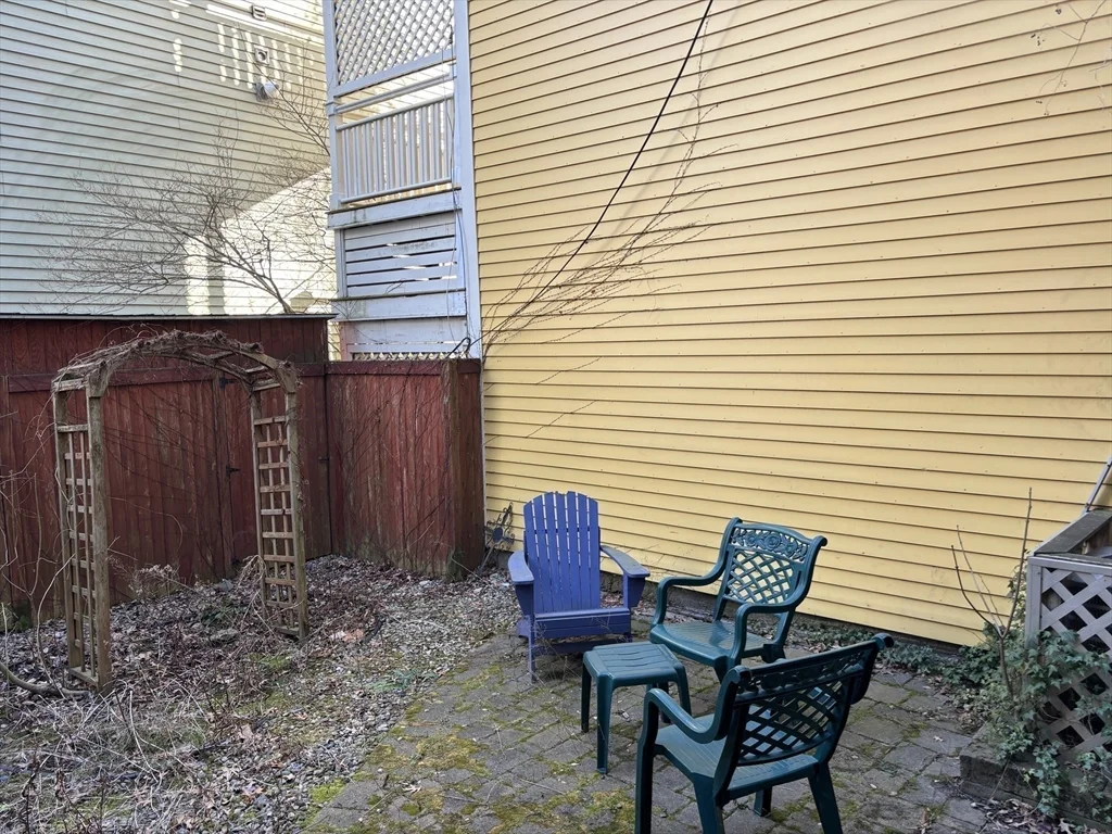 4 bed, 2 bath apartment for rent at 106 G St, South Boston — photo 24 of 25