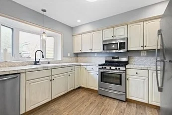 4 bed, 2 bath apartment for rent at 106 G St, South Boston — photo 2 of 25
