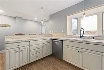 4 bed, 2 bath apartment for rent at 106 G St, South Boston — photo 1 of 25