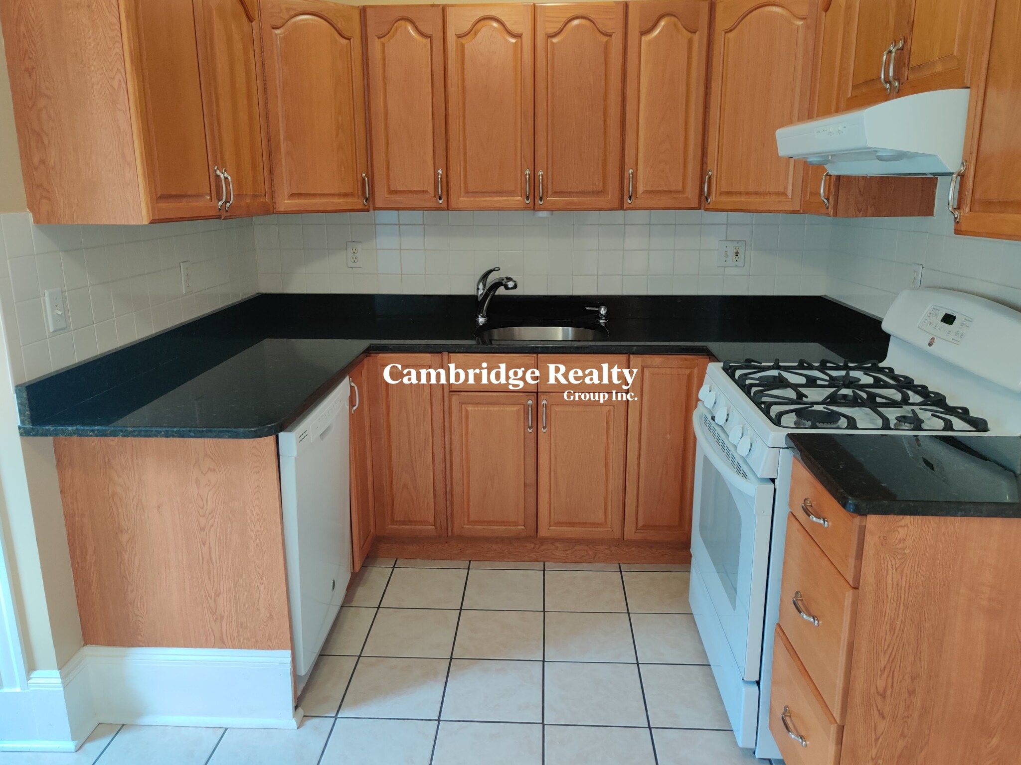 3 bed, 1 bath apartment for rent at 106 Glenwood Rd Unit 2T, Winter Hill — photo 2 of 16