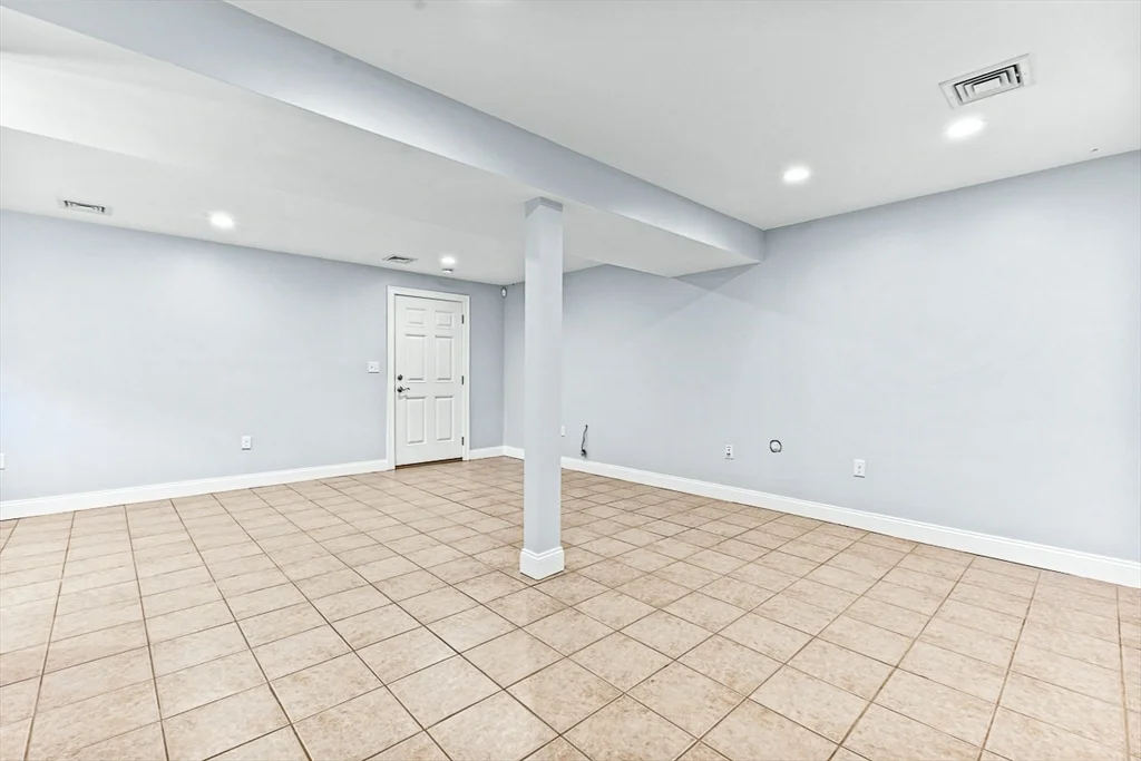 3 bed, 3 bath apartment for rent at 106 Green St Unit 106, Reading — photo 17 of 26