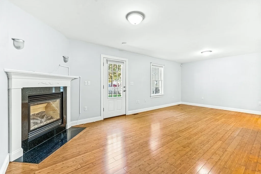 3 bed, 3 bath apartment for rent at 106 Green St Unit 106, Reading — photo 4 of 26