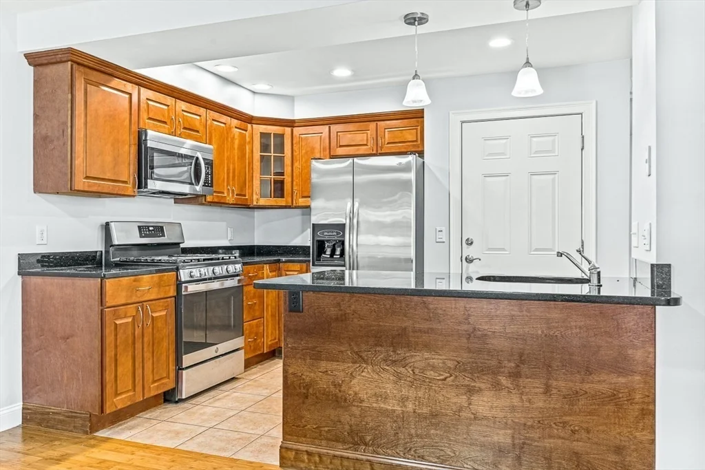 3 bed, 3 bath apartment for rent at 106 Green St Unit 106, Reading — photo 2 of 26