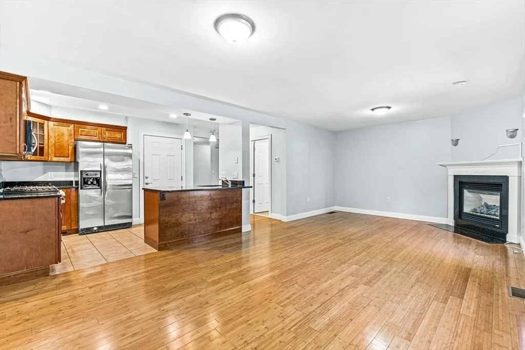 3 bed, 3 bath apartment for rent at 106 Green St Unit 106, Reading — photo 3 of 26