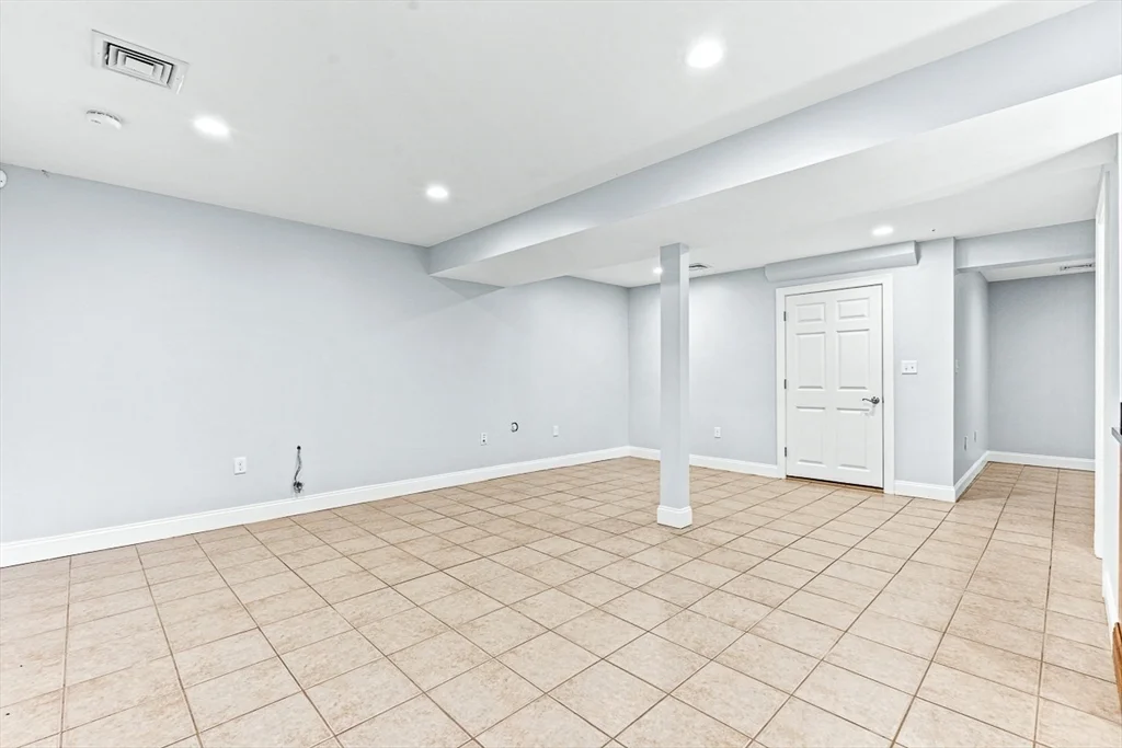 3 bed, 3 bath apartment for rent at 106 Green St Unit 106, Reading — photo 20 of 26