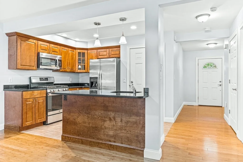 3 bed, 3 bath apartment for rent at 106 Green St Unit 106, Reading — photo 14 of 26