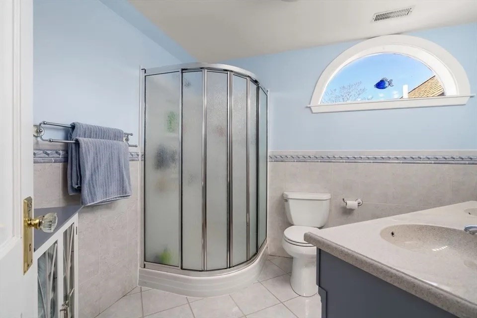 4 bed, 2 bath apartment for rent at 106 Grovers Ave Unit 2, Winthrop — photo 19 of 26