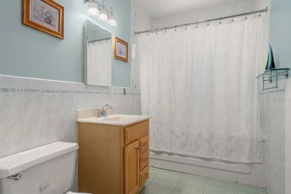 4 bed, 2 bath apartment for rent at 106 Grovers Ave Unit 2, Winthrop — photo 20 of 26