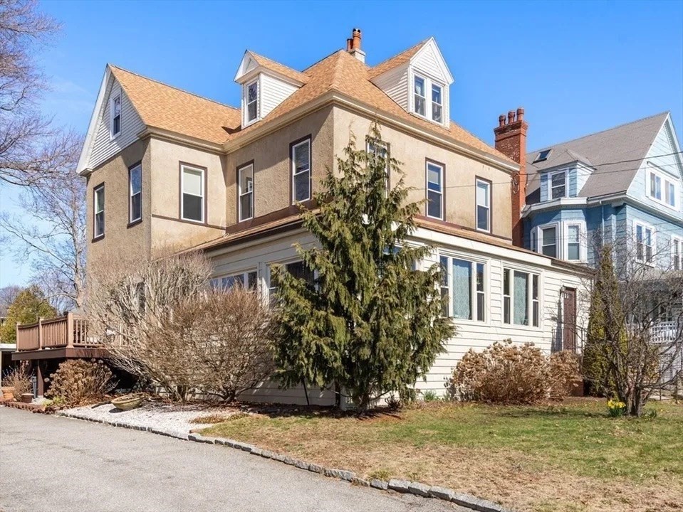 4 bed, 2 bath apartment for rent at 106 Grovers Ave Unit 2, Winthrop — photo 1 of 26