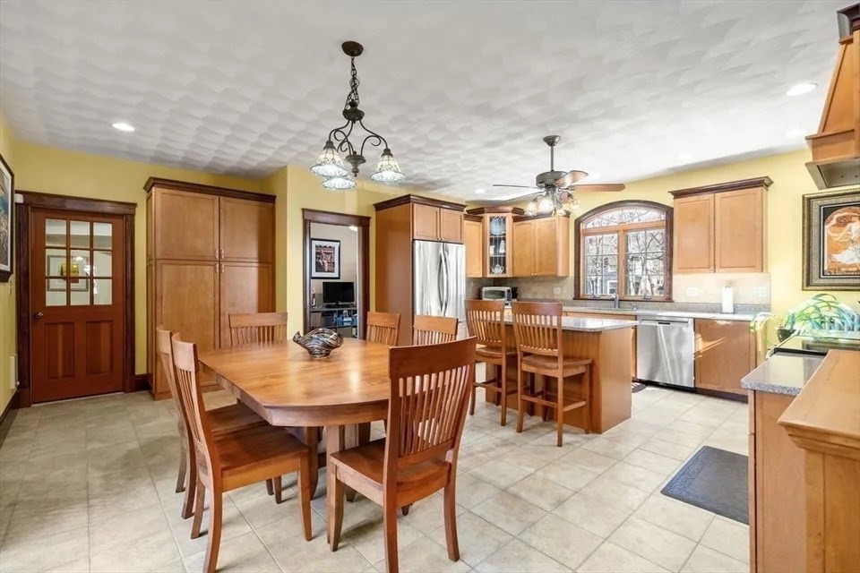 4 bed, 2 bath apartment for rent at 106 Grovers Ave Unit 2, Winthrop — photo 6 of 26