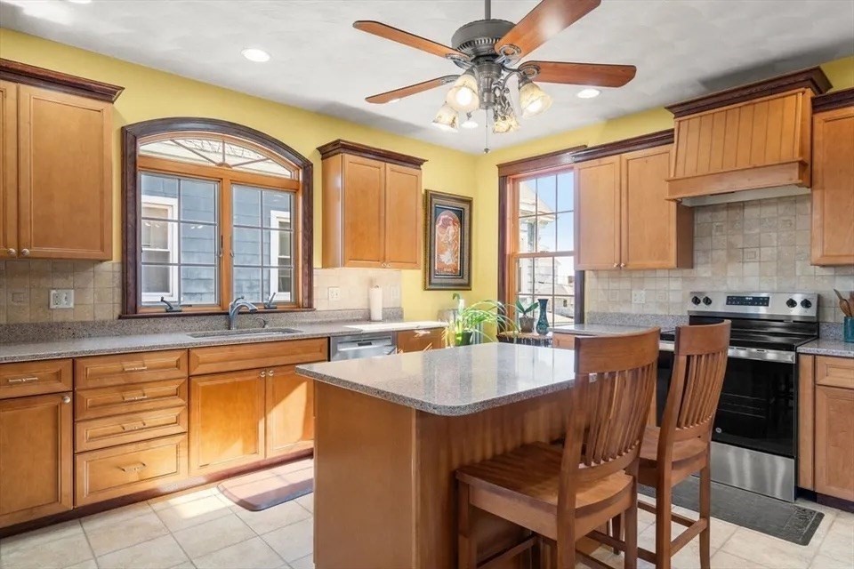 4 bed, 2 bath apartment for rent at 106 Grovers Ave Unit 2, Winthrop — photo 4 of 26