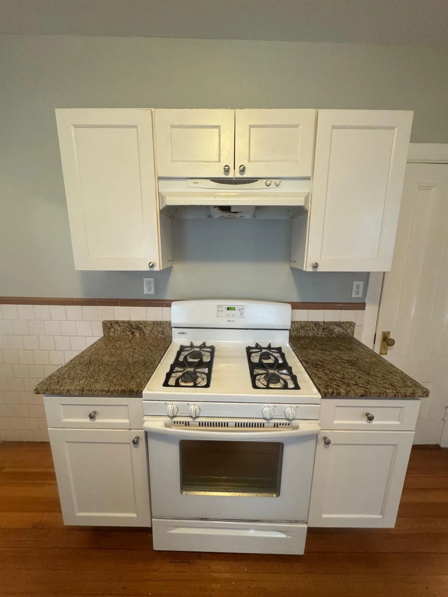 3 bed, 1 bath apartment for rent at 106 Highland Ave Unit 2, Winter Hill — photo 12 of 19