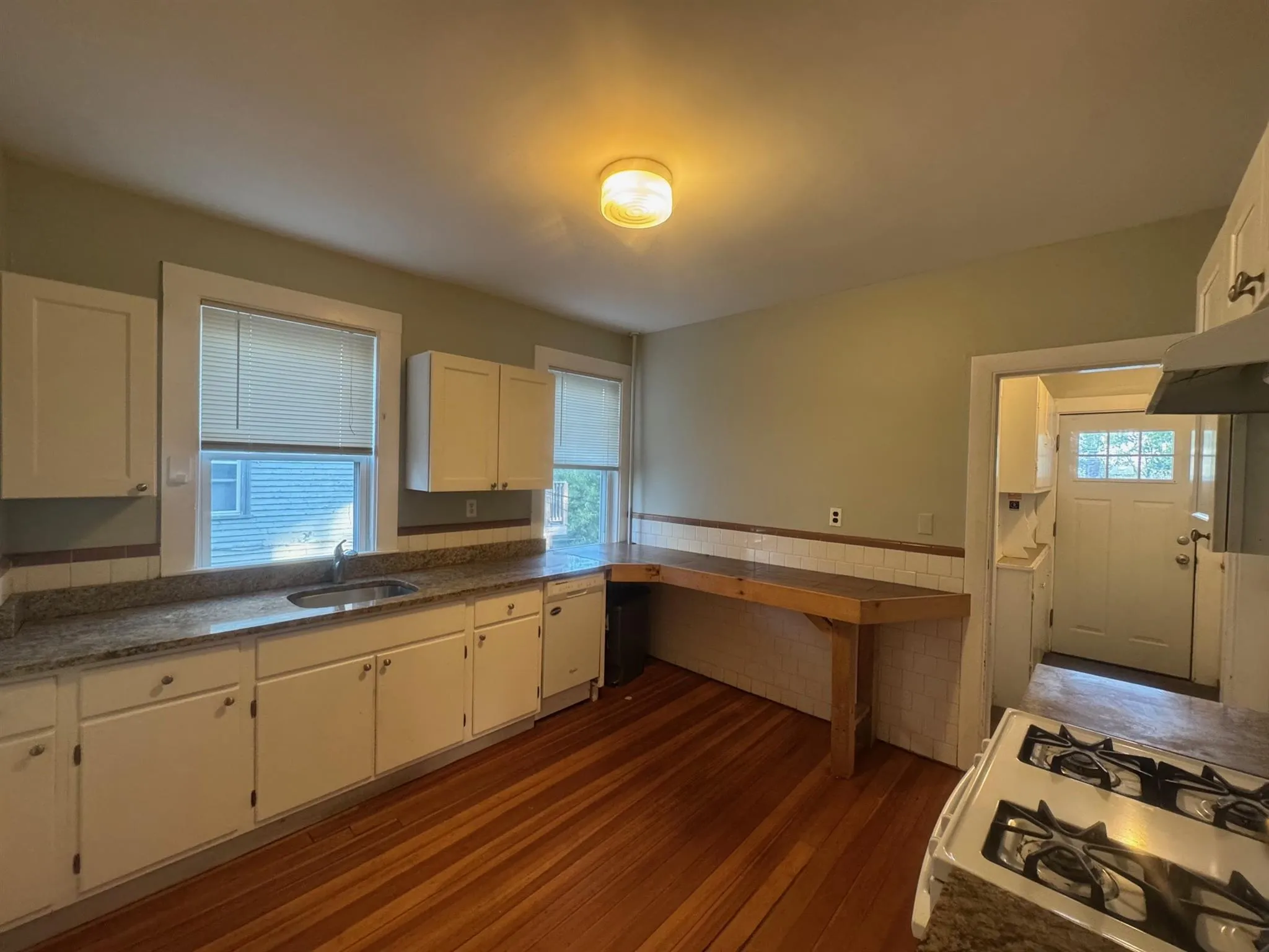 3 bed, 1 bath apartment for rent at 106 Highland Ave Unit 2, Winter Hill — photo 10 of 19