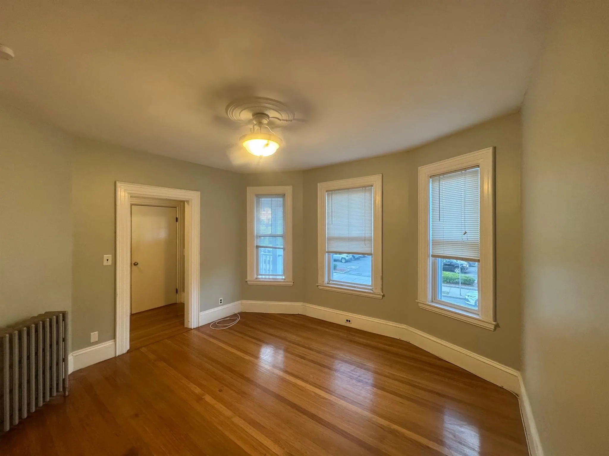 3 bed, 1 bath apartment for rent at 106 Highland Ave Unit 2, Winter Hill — photo 3 of 19