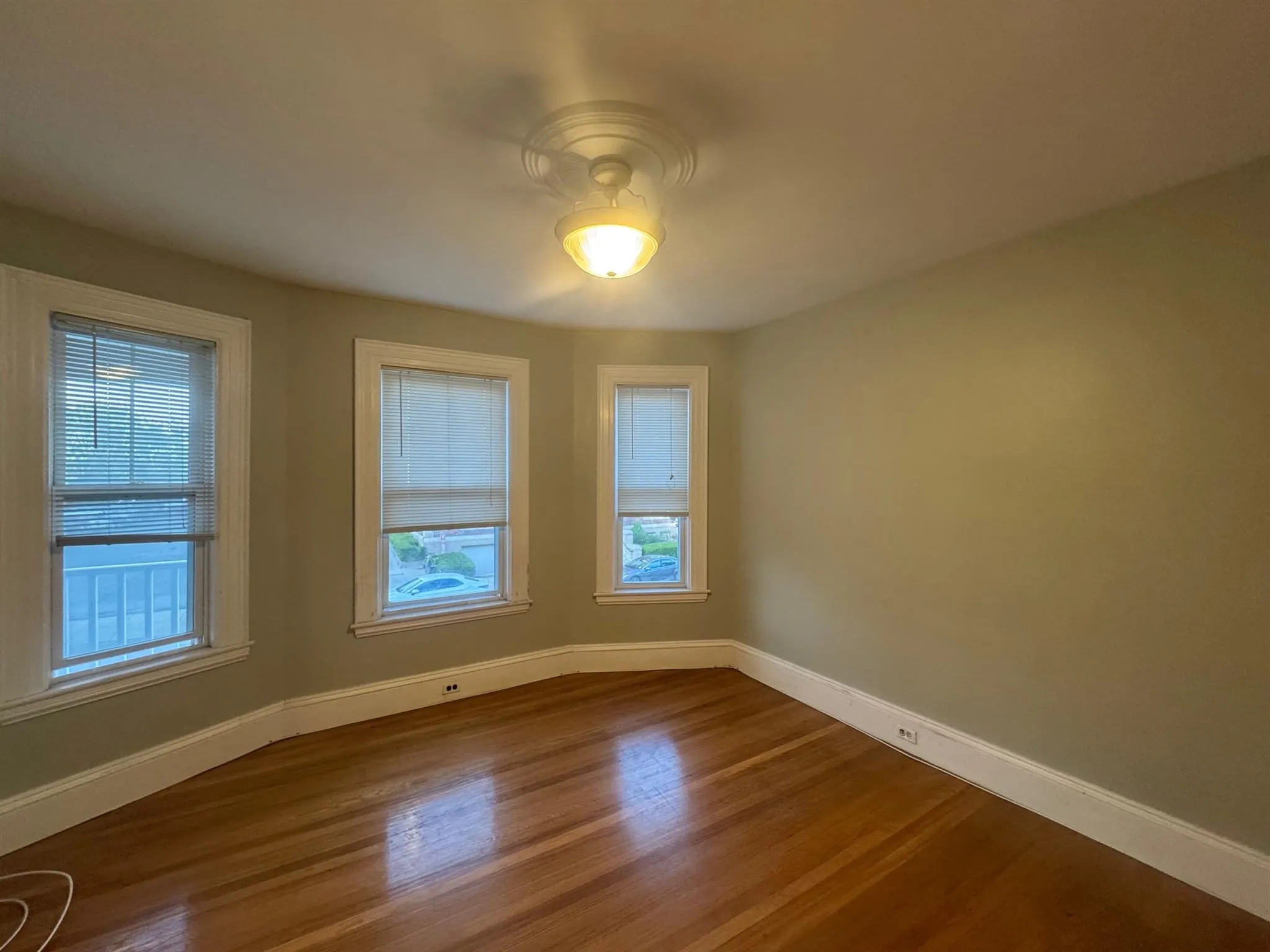 3 bed, 1 bath apartment for rent at 106 Highland Ave Unit 2, Winter Hill — photo 2 of 19