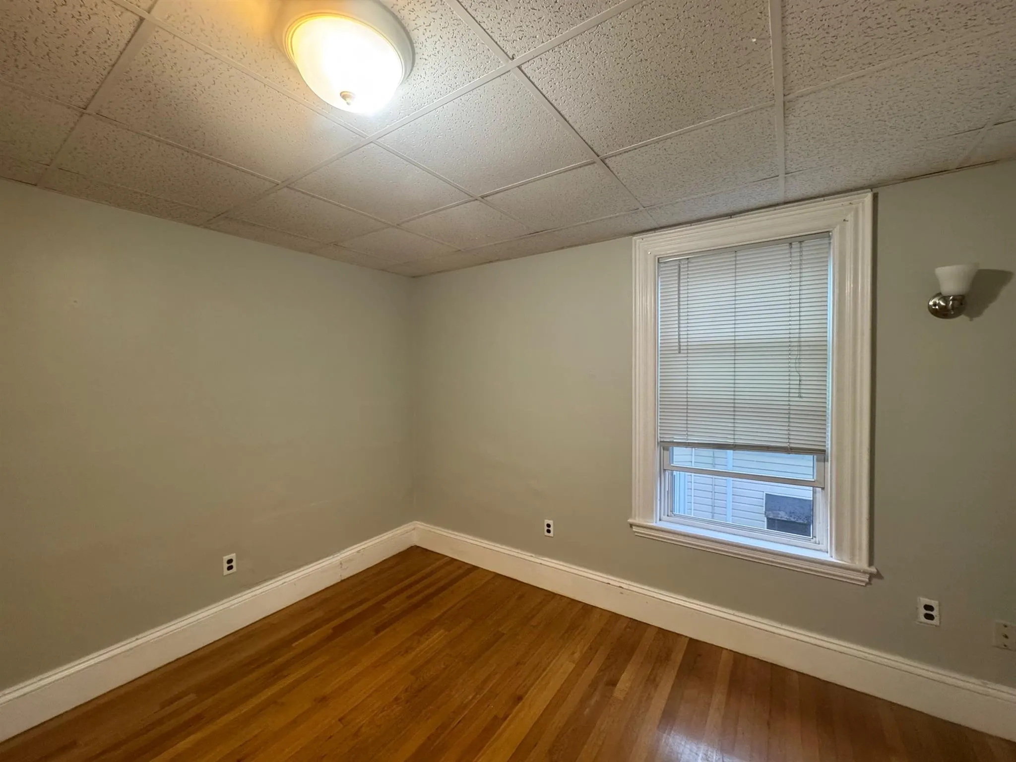 3 bed, 1 bath apartment for rent at 106 Highland Ave Unit 2, Winter Hill — photo 6 of 19
