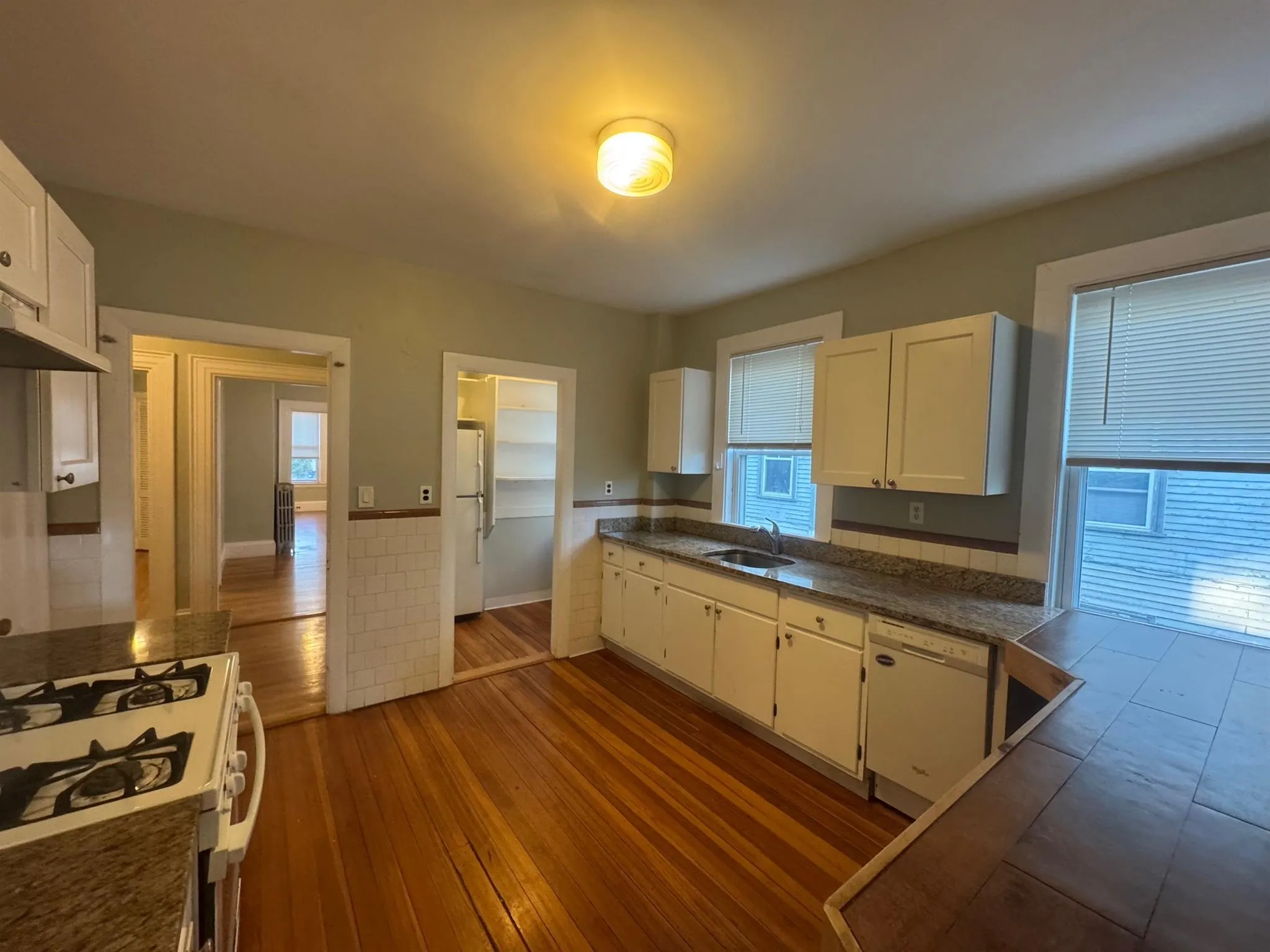 3 bed, 1 bath apartment for rent at 106 Highland Ave Unit 2, Winter Hill — photo 11 of 19