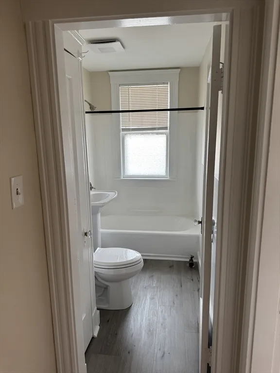 1 bed, 1 bath apartment for rent at 106 Kenoza Ave Unit 1, Winnekenni Park — photo 10 of 12