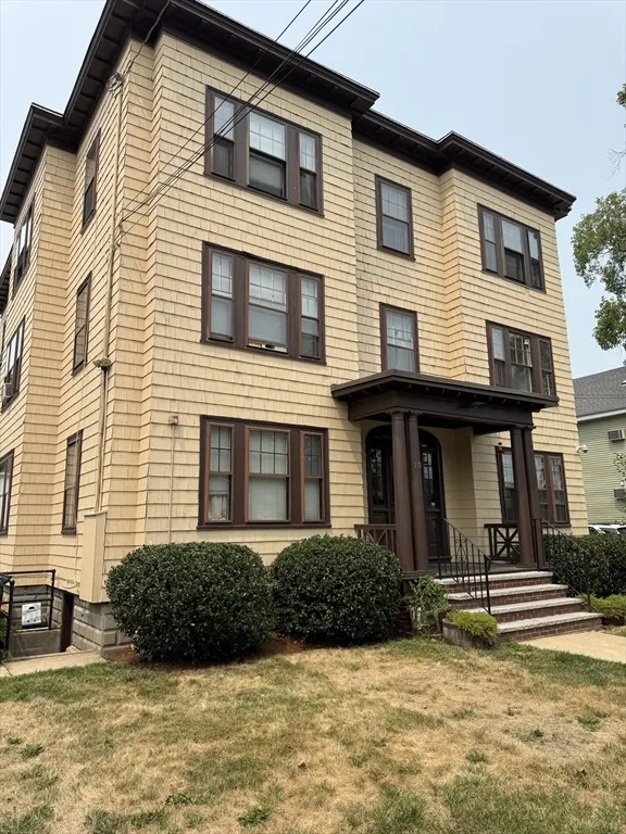 1 bed, 1 bath apartment for rent at 106 Kenoza Ave Unit 1, Winnekenni Park — photo 2 of 12