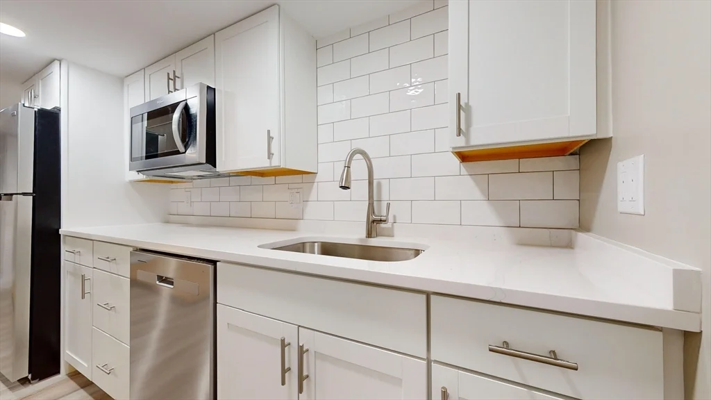 Studio bed, 1 bath apartment for rent at 106 Laurel Unit 0, Malden — photo 4 of 13