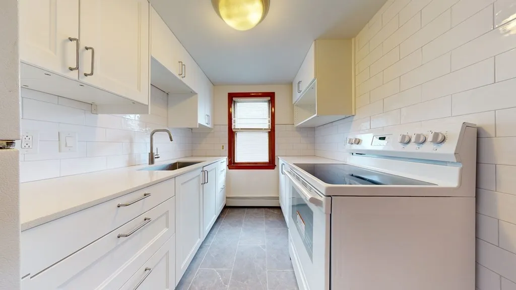 1 bed, 1 bath apartment for rent at 106 Laurel Unit 2, Malden