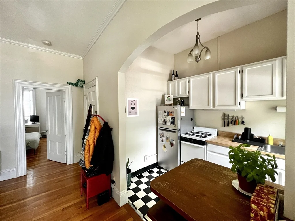 1 bed, 1 bath apartment for rent at 106 Magazine St Unit 2, Cambridgeport — photo 3 of 8