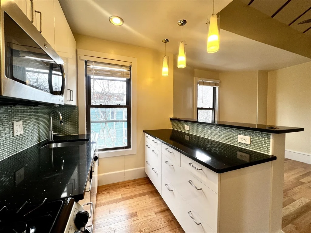 1 bed, 1 bath apartment for rent at 106 Magazine St Unit 3, Cambridgeport — photo 3 of 13