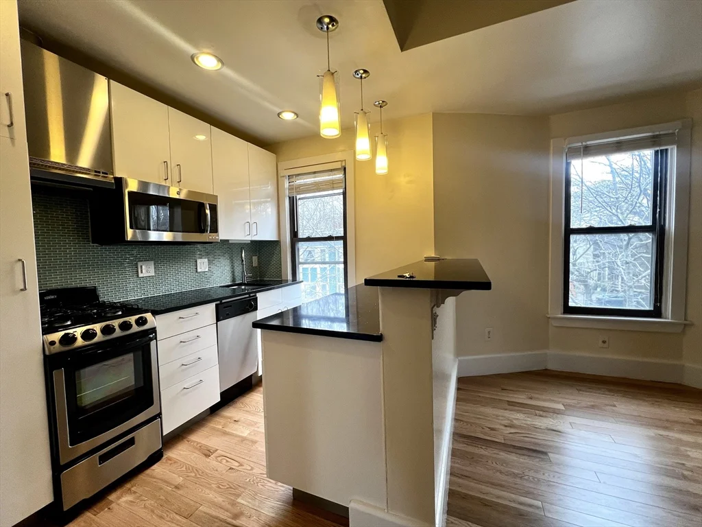 1 bed, 1 bath apartment for rent at 106 Magazine St Unit 3, Cambridgeport — photo 2 of 13