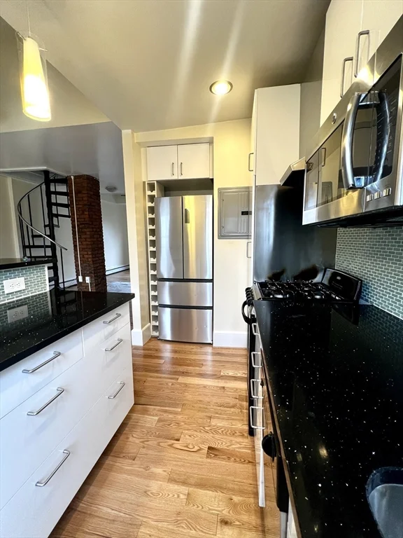 1 bed, 1 bath apartment for rent at 106 Magazine St Unit 3, Cambridgeport — photo 4 of 13