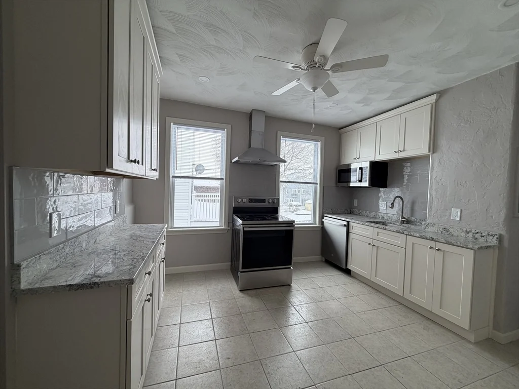 1 bed, 1 bath apartment for rent at 106 Malden St Unit 2nd Fl Rear, Everett — photo 10 of 17