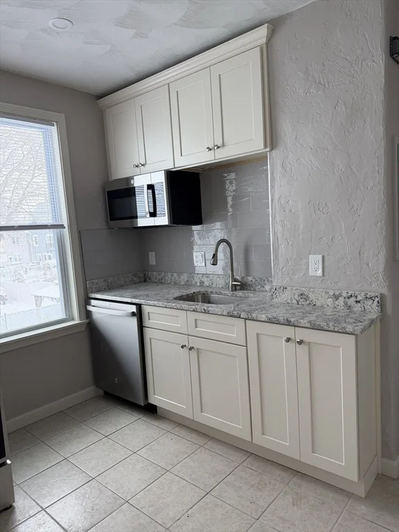 1 bed, 1 bath apartment for rent at 106 Malden St Unit 2nd Fl Rear, Everett — photo 4 of 17