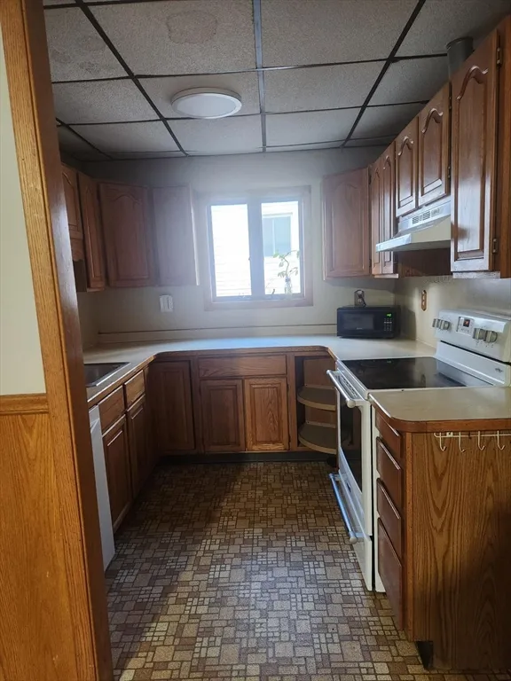 3 bed, 1 bath apartment for rent at 106 Mill St Unit 1, Worcester — photo 4 of 18
